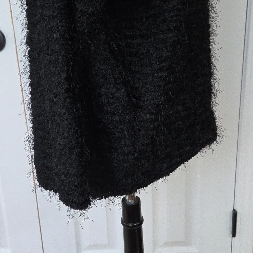 JONES NEW YORK FUZZY EYELASH KNIT BLACK SWEATER S